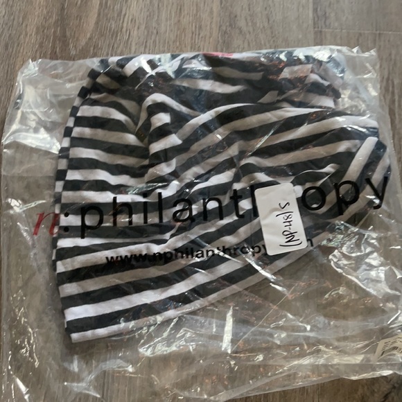 N:Philanthropy Atlas Tee Size Small - Picture 13 of 14